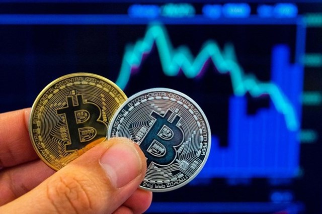 Khi tiền m&atilde; h&oacute;a mất gi&aacute;, nh&agrave; đầu tư sẽ phải b&aacute;n th&aacute;o hoặc nhờ s&agrave;n thanh l&yacute; gi&uacute;p.