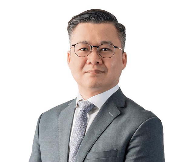 Luật sư Đức Nguyễn lọt danh s&aacute;ch 10&nbsp;luật sư c&oacute; ảnh hưởng nhất trong lĩnh vực t&agrave;i ch&iacute;nh h&agrave;ng kh&ocirc;ng tại Singapore.