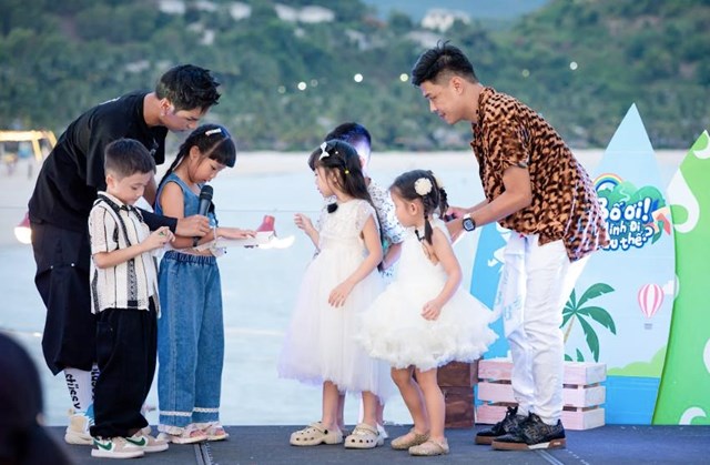 Bạn Audi - con g&aacute;i Neko L&ecirc; tặng qu&agrave; handmade cho c&aacute;c bạn trước khi chia tay.