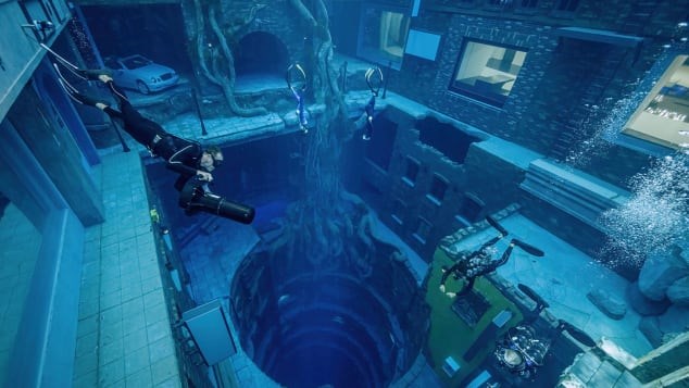Bể bơi Deep Dive Dubai c&oacute; sức chứa đầy 14 triệu l&iacute;t nước ngọt, tương đương thể t&iacute;ch 6 bể bơi Olympic v&agrave; lớn gấp &iacute;t nhất 4 lần so với bất kỳ bể lặn n&agrave;o tr&ecirc;n thế giới.&nbsp;H&ocirc;m 27/6 vừa qua, Tổ chức kỷ lục Guinness thế giới đ&atilde; c&ocirc;ng nhận Deep Dive Dubai l&agrave; "Bể bơi s&acirc;u nhất để lặn".
