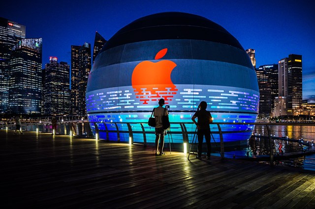 T&aacute;c động của c&aacute;c cơ quan quản l&yacute; sẽ khiến Apple điều chỉnh mức thu ph&iacute; hoa hồng xuống mức tối thiểu 15%.