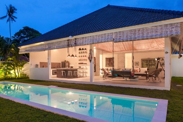 Nếu kh&ocirc;ng muốn ở ch&acirc;u &Acirc;u, căn hộ&nbsp;3 ph&ograve;ng ngủ, c&ugrave;ng bể bơi d&agrave;i trước mặt, kh&ocirc;ng gian bếp mở sẽ d&agrave;nh cho những ai y&ecirc;u th&iacute;ch sự y&ecirc;n tĩnh tr&ecirc;n h&ograve;n đảo tại Bali, Indonesia.
