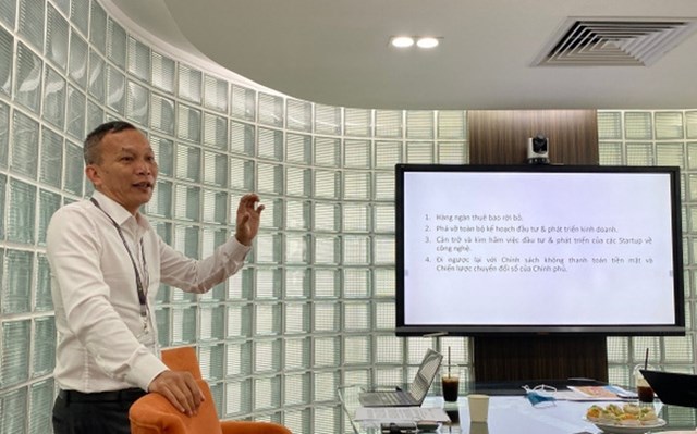 &Ocirc;ng Huỳnh Long Thuỷ, Gi&aacute;m đốc VieON tại buổi gặp gỡ b&aacute;o ch&iacute;