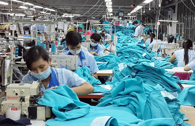 Dệt may đang l&agrave; nh&oacute;m h&agrave;ng xuất khẩu chủ lực của Việt Nam sang Mỹ. Ảnh minh họa.