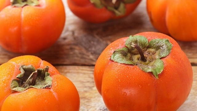 C&#225;ch đ&#243;n trung thu của giới thượng lưu: người ăn b&#225;nh trung thu nh&#226;n b&#242; Wellington, người chọn hồng si&#234;u ngọt 70 triệu đồng/tr&#225;i - Ảnh 1