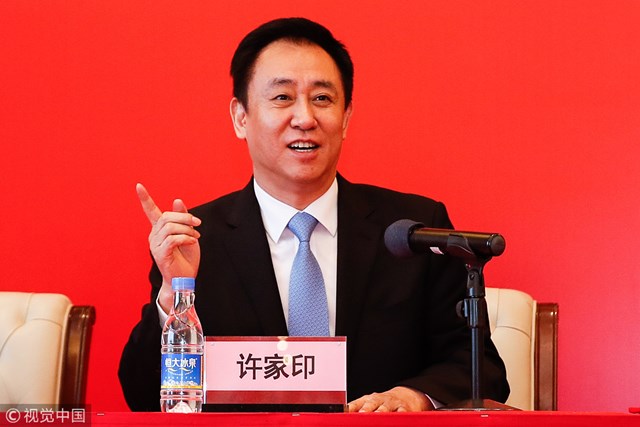 Ngo&agrave;i sự nghiệp th&agrave;nh c&ocirc;ng, Hui Ka Yan l&agrave; người l&agrave;m từ thiện rất h&agrave;o ph&oacute;ng.&nbsp;Ước t&iacute;nh Hui Ka Yan đ&atilde; chi tới 130 triệu USD cho&nbsp;gi&aacute;o dục, giảm ngh&egrave;o v&agrave; giảm nhẹ thi&ecirc;n tai.