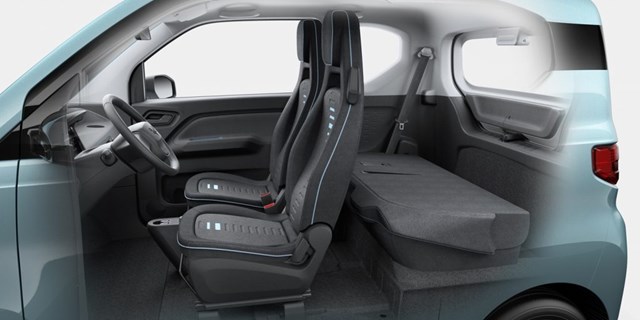 Loại pin 9,2 kWh cần 6,5 giờ để sạc đầy, cho ph&eacute;p xe chạy tối đa 120 km sau mỗi lần sạc. Trong khi đ&oacute;, với pin 13,8 kWh, Mini EV c&oacute; thể di chuyển được 170 km, nhưng mất khoảng 9 giờ để l&agrave;m đầy. Wuling Hongguang Mini EV c&oacute; thể đạt tốc độ tối đa 100 km/giờ, tải trọng 1.020 kg.