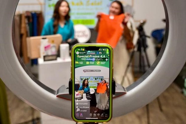 Indonesia cấm mua sắm, b&#225;n h&#224;ng tr&#234;n mạng x&#227; hội TikTok - Ảnh 1