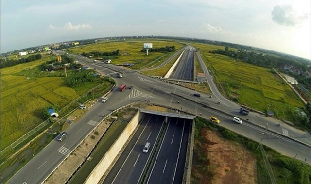 Để x&acirc;y dựng cao tốc 4 l&agrave;n cần 130 tỷ đồng/km, chi ph&iacute; bảo tr&igrave; đường cao tốc tốn 830 triệu đồng/km/năm.&nbsp;