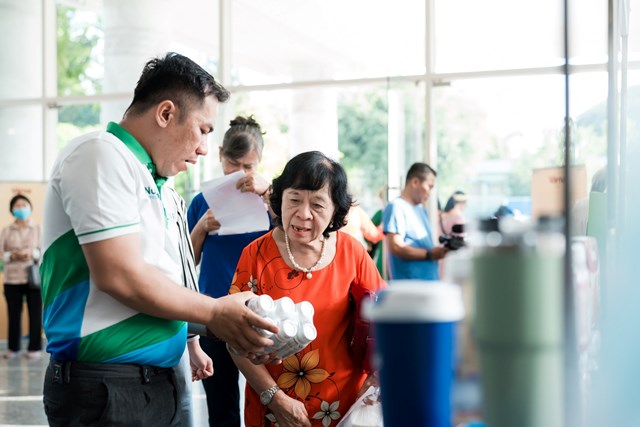 V&#228;rna tổ chức tư vấn sức khỏe v&#224; dinh dưỡng cho 1.000 người cao tuổi - Ảnh 6