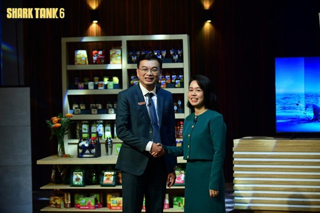 C&#244;ng ty gia vị Việt n&#224;y khiến 3 vị &quot;c&#225; mập&quot; rượt đuổi từng phần trăm, chốt deal triệu USD với Shark H&#249;ng Anh - Ảnh 3