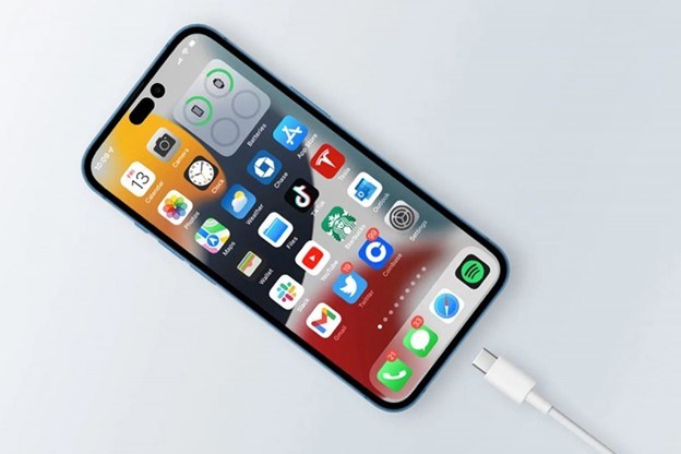Apple c&#243; thể phải đổi sang cổng sạc USB-C cho thế hệ iPhone mới từ cuối năm 2024 - Ảnh 1