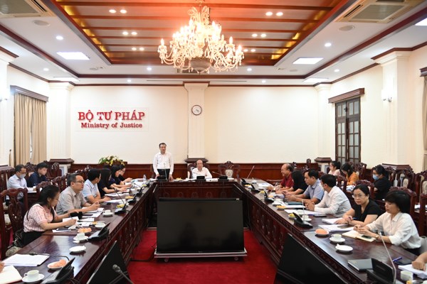 To&agrave;n cảnh phi&ecirc;n họp