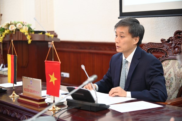 Thứ trưởng Bộ Tư ph&aacute;p Nguyễn Kh&aacute;nh Ngọc ph&aacute;t biểu tại lễ k&yacute; kết (Ảnh: L&ecirc; Huy).