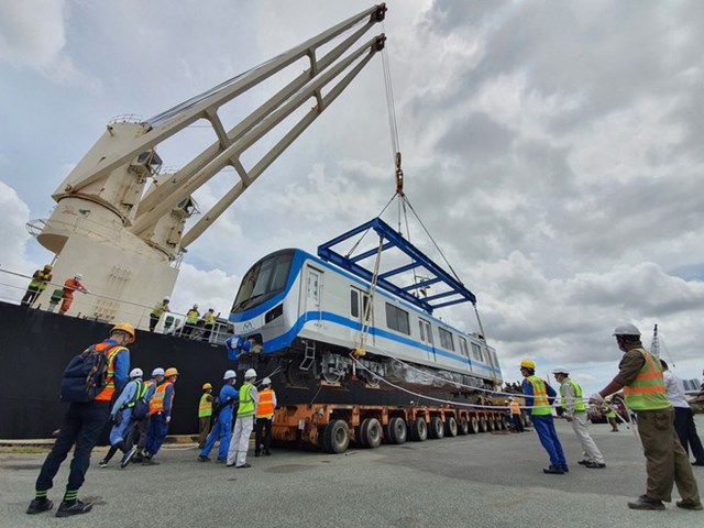 T&agrave;u metro số 1 (tuyến Bến Th&agrave;nh - Suối Ti&ecirc;n) cập cảng Kh&aacute;nh Hội. Ảnh: Độc Lập