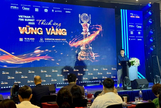 &Ocirc;ng Vũ Thanh H&ugrave;ng, Tổng gi&aacute;m đốc iPOS.vn ph&aacute;t biểu khai mạc Vietnam F&amp;B Summit 2025.