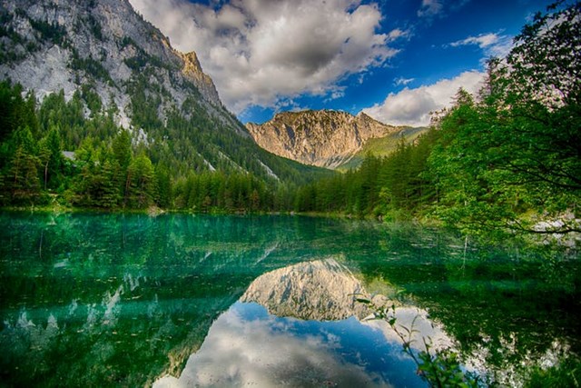 V&agrave;o cuối thập ni&ecirc;n 90, Li&ecirc;n minh v&igrave; thi&ecirc;n nhi&ecirc;n (Alliance For Nature) đ&atilde; khởi động s&aacute;ng kiến đưa Green Lake v&agrave;o diện ch&iacute;nh thức được bảo hộ ph&aacute;p l&yacute; nhằm mục đ&iacute;ch bảo tồn khu vực xung quanh hồ. Hiện&nbsp;Green Lake đ&atilde; trở th&agrave;nh một khu bảo tồn thi&ecirc;n nhi&ecirc;n với lực lượng tại chỗ bảo vệ chất lượng nước.