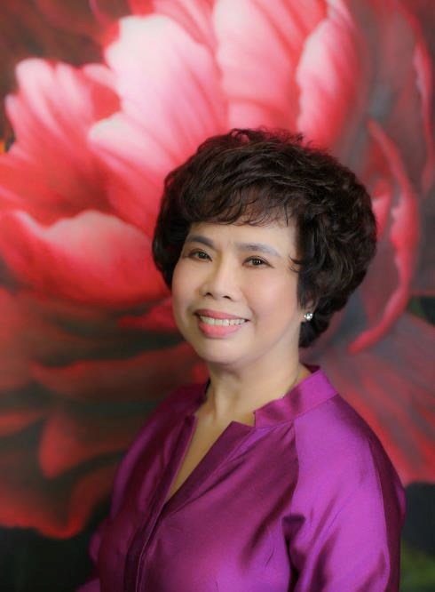 Ngo&agrave;i dự &aacute;n b&ograve; sữa, doanh nh&acirc;n Th&aacute;i Hương cũng tư vấn triển khai h&agrave;ng loạt dự &aacute;n lớn kh&aacute;c như&nbsp;trồng dược liệu chế biến thức uống cao cấp với thương hiệu TH kh&aacute;c.
