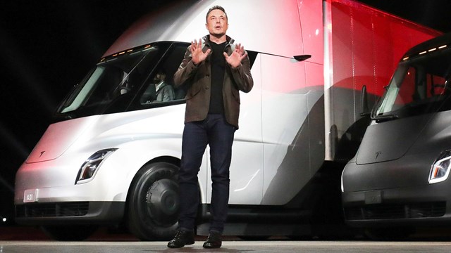 Cổ phiếu của Tesla sụt gi&aacute; khiến khối t&agrave;i sản của vị CEO Elon Musk cũng giảm theo.