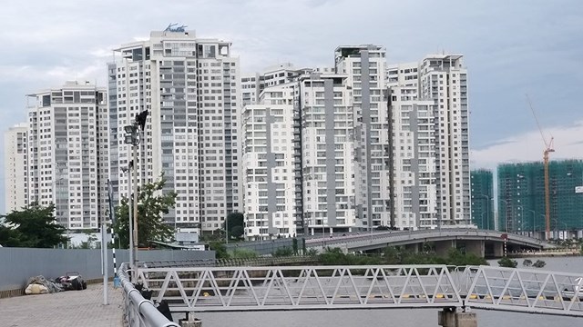 Theo HoREA, mỗi dự &aacute;n nh&agrave; ở thương mại hiện nay phải g&aacute;nh rất nhiều loại ph&iacute;.