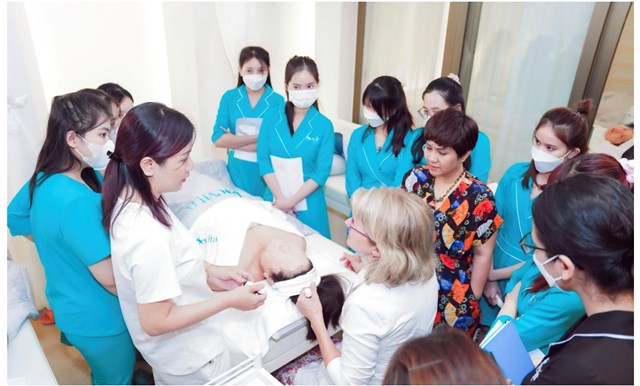 Với chị Phương Mai, quản l&yacute; &amp; ph&aacute;t triển nh&acirc;n sự l&agrave; yếu tố quan trọng đối với doanh nghiệp