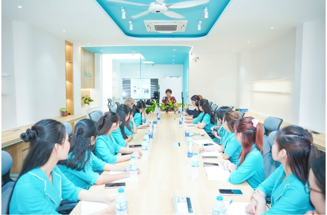 Bằng kiến thức chuy&ecirc;n m&ocirc;n chị Phương Mai l&agrave; người x&acirc;y dựng định hướng điều trị cho kh&aacute;ch h&agrave;ng