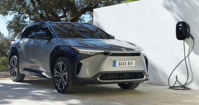 bZ4X l&agrave; mẫu xe điện sản xuất h&agrave;ng loạt duy nhất của h&atilde;ng Toyota