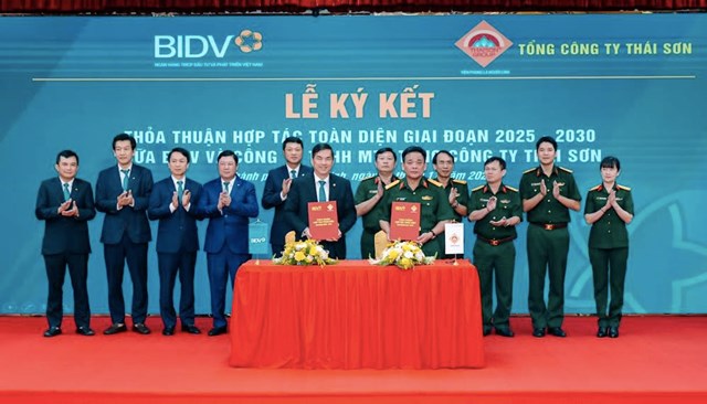 L&atilde;nh đạo BIDV Chi nh&aacute;nh Ba Th&aacute;ng Hai v&agrave; Tổng C&ocirc;ng ty Th&aacute;i Sơn&nbsp;đại diện 2 đơn vị k&yacute; kết thỏa thuận hợp t&aacute;c &nbsp;