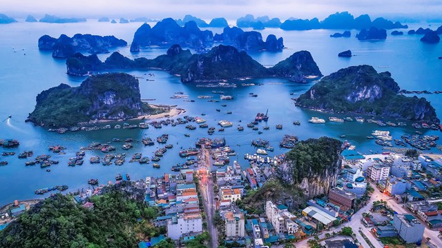 Quảng Ninh đ&atilde; huy động hơn 60.000 tỷ đồng để đầu tư hạ tầng nhằm ph&aacute;t triển V&acirc;n Đồn th&agrave;nh khu kinh tế đa ng&agrave;nh, đa lĩnh vực.