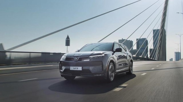 VinFast ghi nhận doanh thu tăng trưởng gần 47% trong qu&#253; III, vượt ngưỡng 100.000 xe b&#225;n ra trong 9 th&#225;ng - Ảnh 1