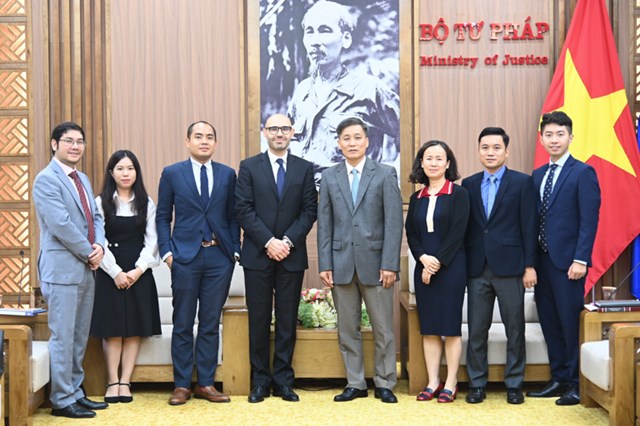 Tăng cường quan hệ hợp t&#225;c giữa Bộ Tư ph&#225;p v&#224; T&#242;a trọng t&#224;i thường trực - Ảnh 2