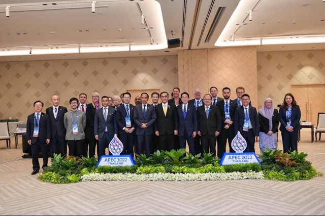 Tại phi&ecirc;n đối thoại giữa ABAC với L&atilde;nh đạo c&aacute;c nền kinh tế th&agrave;nh vi&ecirc;n APEC, &ocirc;ng T&acirc;m ở table đối thoại với: Tổng thống Indonesia, Thủ tướng Th&aacute;i Lan, Thủ tướng Nhật, đại diện Tổng thống Hoa Kỳ, đại diện nền kinh tế Đ&agrave;i Loan, Ph&oacute; Tổng thống Chile, đại diện Quốc vương Brunei &nbsp;