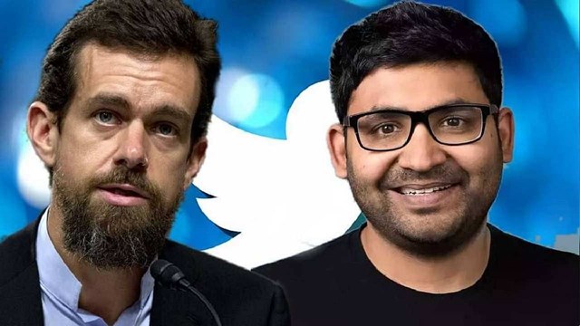 Jack Dorsey (tr&aacute;i) th&ocirc;ng b&aacute;o rời vị tr&iacute; CEO Twitter, nhường ng&ocirc;i vị n&agrave;y cho CTO Parag Agrawal (phải).