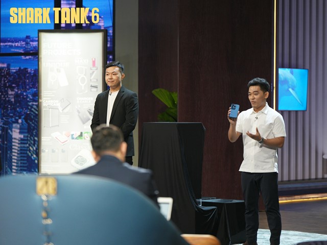 Sản xuất ốp lưng điện thoại &quot;mỏng nhẹ nhất thế giới&quot;, tham vọng trở th&#224;nh &quot;top of mind&quot; của thị trường, startup Slimcase được 3 Shark c&#249;ng chốt deal - Ảnh 1