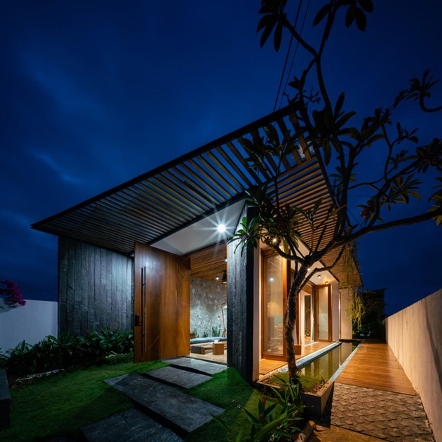 Với thiết kế đơn giản nhưng nhiều &aacute;nh s&aacute;ng v&agrave; c&acirc;y xanh, c&aacute;c th&agrave;nh vi&ecirc;n trong gia đ&igrave;nh lu&ocirc;n cảm thấy được sống h&ograve;a c&ugrave;ng thi&ecirc;n nhi&ecirc;n.