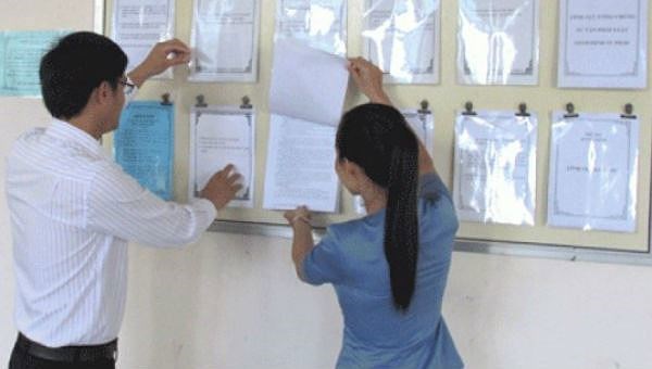 Phải c&ocirc;ng khai kết luận của cấp c&oacute; thẩm quyền về vụ việc ti&ecirc;u cực, tham nhũng, l&atilde;ng ph&iacute; trong cơ quan, đơn vị; bản k&ecirc; khai t&agrave;i sản, thu nhập của người c&oacute; nghĩa vụ phải k&ecirc; khai theo quy định của ph&aacute;p luật.