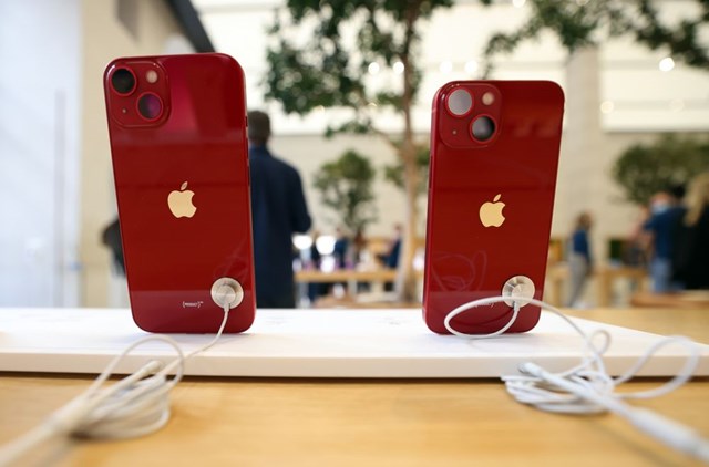 Apple đ&atilde; chạm mốc 1.000 tỷ USD vốn h&oacute;a thị trường v&agrave;o năm 2018 v&agrave; chỉ mất hai năm để tăng gấp đ&ocirc;i mức định gi&aacute; đ&oacute;.