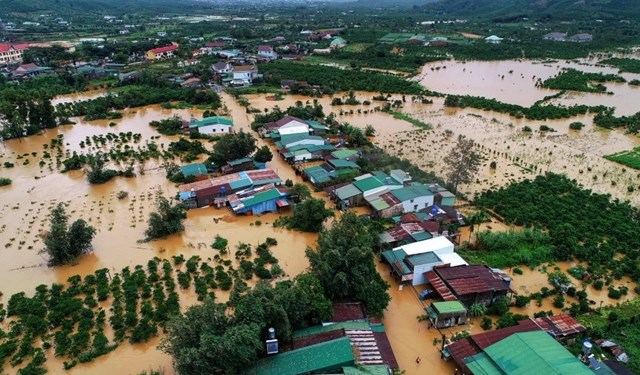 C&aacute;c cơn b&atilde;o lũ diễn ra trong th&aacute;ng 10 v&agrave; 11 đ&atilde; g&acirc;y ra nhiều thiệt hại về người v&agrave; của tại Việt Nam.