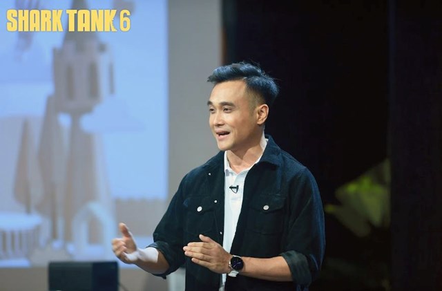 &quot;Phải l&#242;ng&quot; m&#225;y chiếu mini BeeCube, Shark Minh Beta r&#250;t Golden Ticket đầu ti&#234;n tại Shark Tank Việt Nam m&#249;a 6, thưởng n&#243;ng startup 100 triệu đồng để ra độc quyền ra deal - Ảnh 1