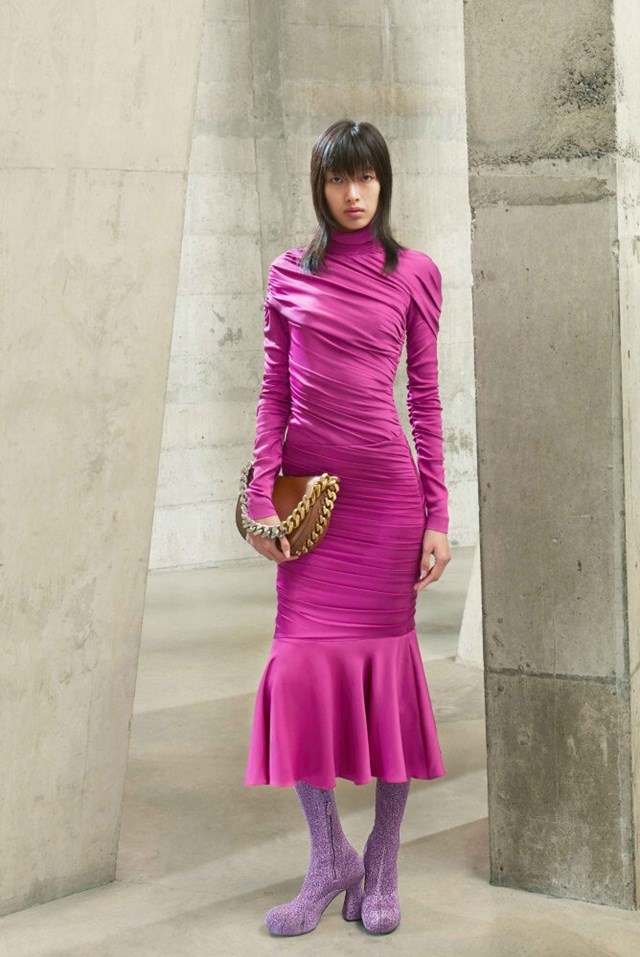 Phương Oanh cho bộ sưu tập thu đ&ocirc;ng 2021 của Stella McCartney.&nbsp;Ảnh: Stella McCartney