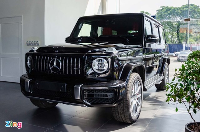 Trong 4 mẫu xe hiệu suất cao AMG được ph&acirc;n phối ch&iacute;nh h&atilde;ng, chỉ GT 53 4MATIC+ v&agrave; GT R c&oacute; mức gi&aacute; kh&ocirc;ng đổi, lần lượt l&agrave;&nbsp;6,3 tỷ đồng&nbsp;v&agrave;&nbsp;11,6 tỷ đồng. Mẫu SUV địa h&igrave;nh cao cấp G 63 tăng 121 triệu đồng, đạt mức gi&aacute; mới&nbsp;10,95 tỷ đồng. Phi&ecirc;n bản sedan hiệu suất cao A 35 c&oacute; mức gi&aacute; mới&nbsp;2,26 tỷ đồng, tăng 10 triệu đồng so với trước.
