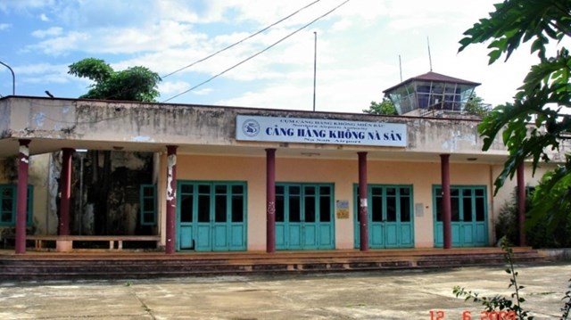 Cảng&nbsp;h&agrave;ng kh&ocirc;ng&nbsp;N&agrave; Sản hiện đ&atilde; xuống cấp nặng nề, kh&ocirc;ng thể khai th&aacute;c.