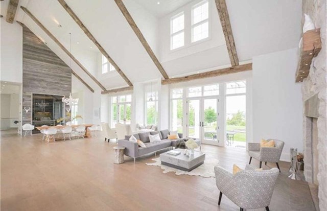Căn biệt thự c&oacute; diện t&iacute;ch gần 840 m2 với 4 ph&ograve;ng ngủ v&agrave; 5 ph&ograve;ng tắm. Ng&ocirc;i nh&agrave; cũng c&oacute; c&aacute;c tiện &iacute;ch cao cấp như rạp chiếu phim, ph&ograve;ng gym v&agrave; ph&ograve;ng chơi game. Ảnh:&nbsp;House Sigma.