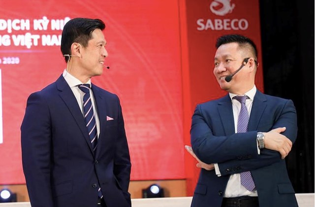 &Ocirc;ng Ho&agrave;ng Đạo Hiệp (b&ecirc;n phải)&nbsp;rời ban tổng gi&aacute;m đốc&nbsp;Sabeco.&nbsp;