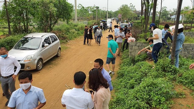 Giới &ldquo;c&ograve;&rdquo; l&agrave;m loạn thị trường ngay sau nhiều th&ocirc;ng tin quy hoạch.