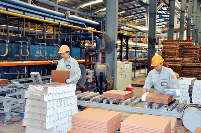 Khu vực kinh tế tư nh&acirc;n đ&oacute;ng g&oacute;p trong cơ cấu&nbsp;GDP&nbsp;cao hơn khu vực kinh tế nh&agrave; nước tr&ecirc;n 14%.