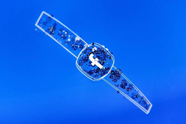 Facebook đang nghi&ecirc;n cứu sản xuất mẫu smartwach đầu ti&ecirc;n. Ảnh: The Verge.