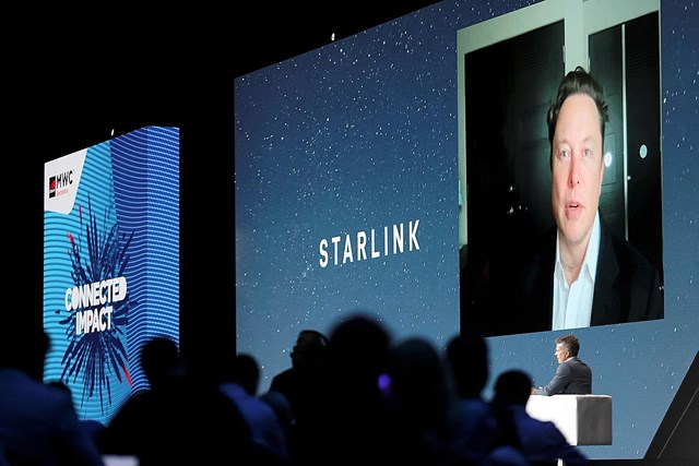 Elon Musk ph&aacute;t biểu trực tuyến tại&nbsp;sự kiện MWC 2021.