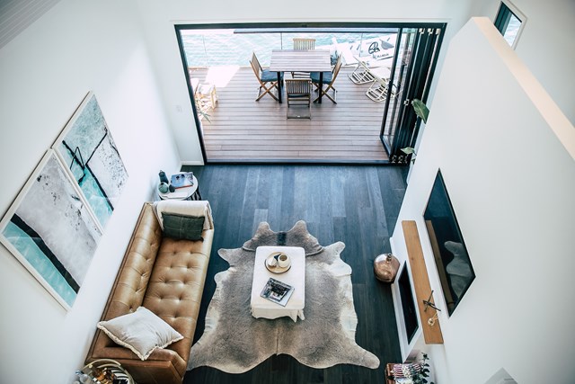 Lilypad Palm Beach gồm 2 tầng với phòng ngủ có giường đôi cỡ lớn, một phòng tắm kết hợp spa, phòng bếp và khu vực hầm rượu. Ngoài ra biệt thự còn sở hữu khoảng hiên rộng để du khách có thể tắm nắng, thư giãn ngoài trời hoặc ngắm hoàng hôn. 
