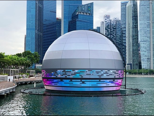 Apple chưa cho biết thời gian mở cửa cụ thể nhưng các fan “táo khuyết” đã nhanh chóng tìm được địa điểm nơi cửa hàng của hãng đang được hoàn thiện. 